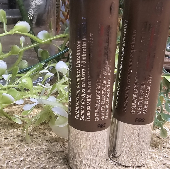 Clinique Chubby Stick Shadow tint for eyes lots of latte - Picture 2 of 4